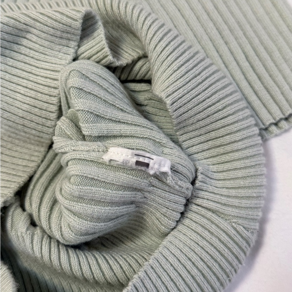A&F mint top - Picture 4 of 6